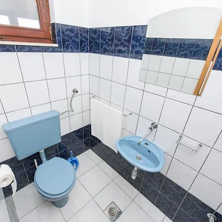 Lucy's Place Σπλιτ