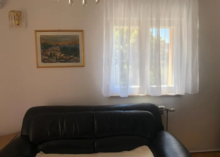 Lucy's Place Apartment *