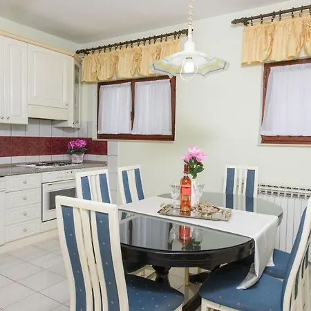 Apartman Lucy's Place *